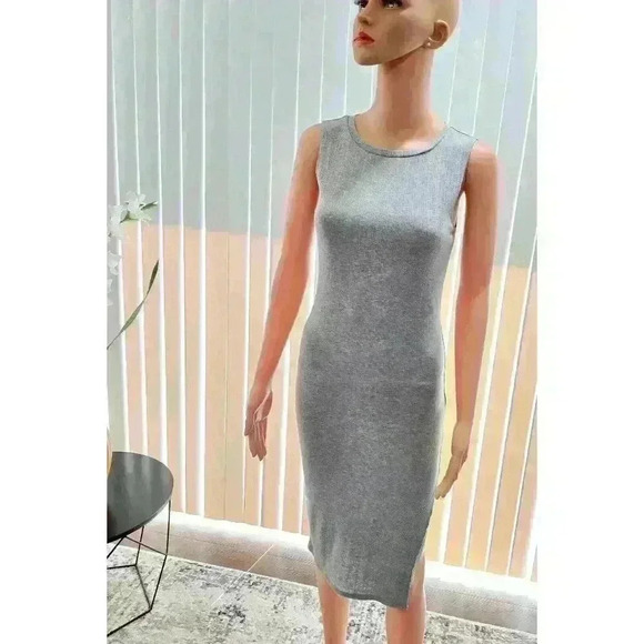 Sleek Sleeveless Ribbed Midi Dress - Picture 4 of 5